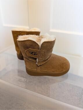 UGG Keelan Baby Boot in Chestnut size 2/3c